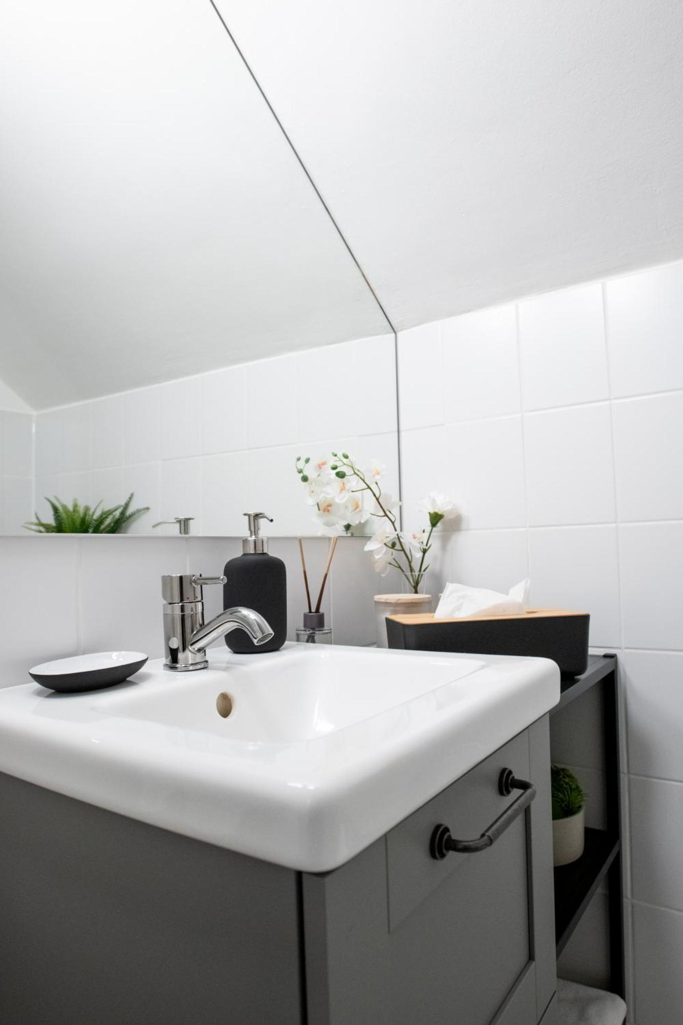 Charmantes 2-zimmer-apartment Mit Vorgarten Apartamento *